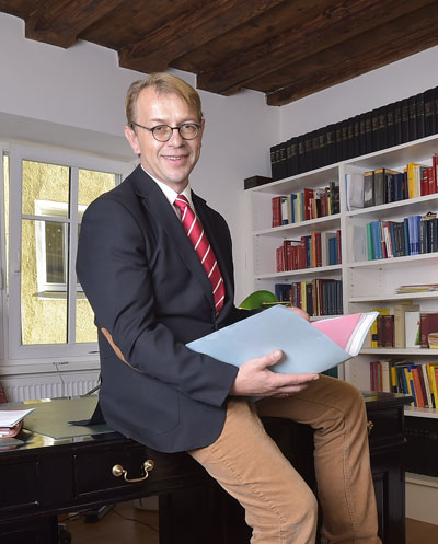 Mag. Christoph Stöhr im Büro Gmunden